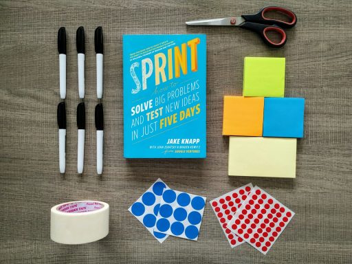 Design Thinking - Design Sprint - Design Fiction - Co-design Ateliers Design Thinking - Design Sprint - Design Fiction - Co-design - Fresques (mobilité, facteurs humains, climat)